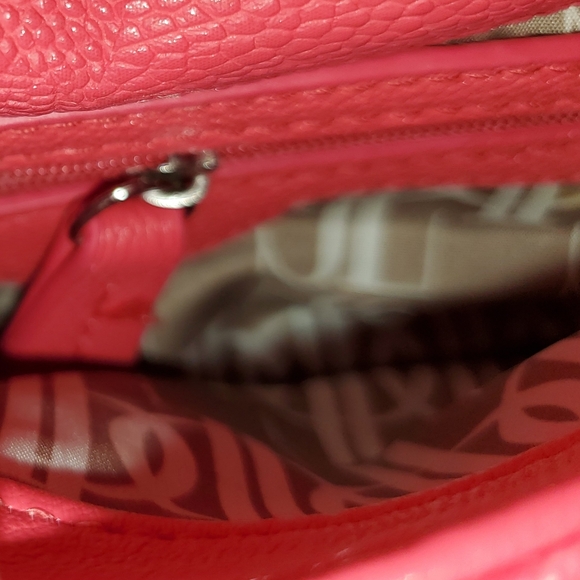 Jennifer Lopez clutch w/strap purse. Multiple compartments. EUC - Picture 8 of 10